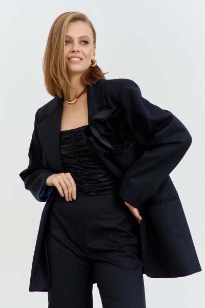 Черный демисезонный жакет из костюмной ткани с вытачками AG Green G543/4 черный - фото 15