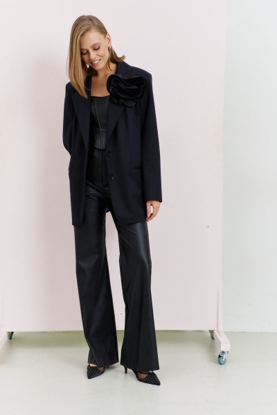 Черный демисезонный жакет из костюмной ткани с вытачками AG Green G543/4 черный - фото 11