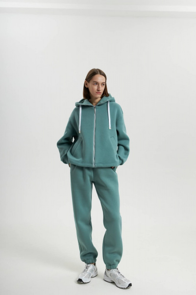 Костюм с бомбером и джоггерами из теплого футера бирюзовый Twok 300901 полынь - фото 2