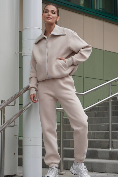 Костюм из теплофетра с высоким воротником бежевый для повседневной носки Twok 300905 латте - фото 5