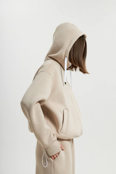 Стильный костюм с капюшоном и брюками палаццо из теплого футера Twok 300915 латте - фото 8