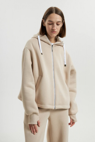 Стильный костюм с капюшоном и брюками палаццо из теплого футера Twok 300915 латте - фото 5