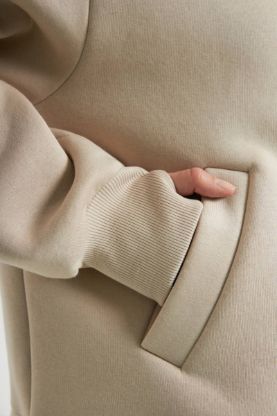 Стильный костюм с капюшоном и брюками палаццо из теплого футера Twok 300915 латте - фото 4