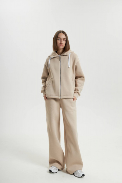 Стильный костюм с капюшоном и брюками палаццо из теплого футера Twok 300915 латте - фото 1