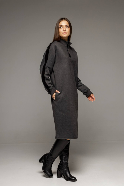 Платье с высоким воротником и металлической молнией из теплого футера Twok 400801 антрацит - фото 7