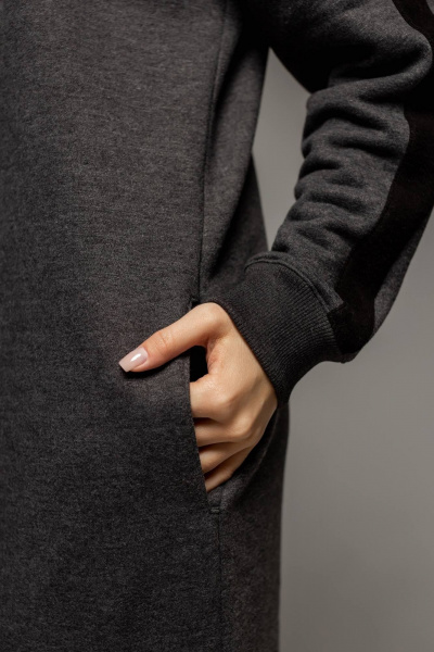 Платье с высоким воротником и металлической молнией из теплого футера Twok 400801 антрацит - фото 6