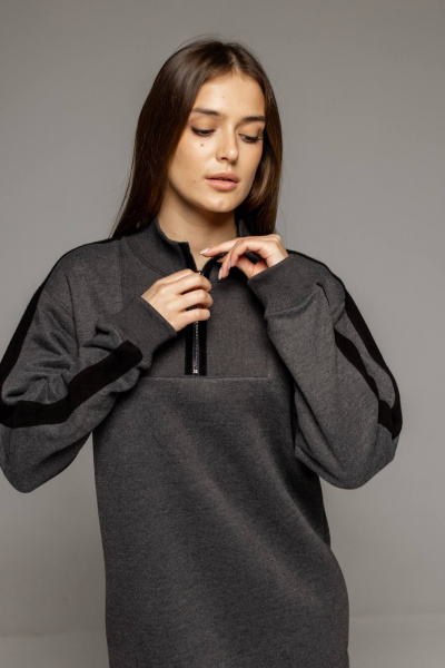 Платье с высоким воротником и металлической молнией из теплого футера Twok 400801 антрацит - фото 4