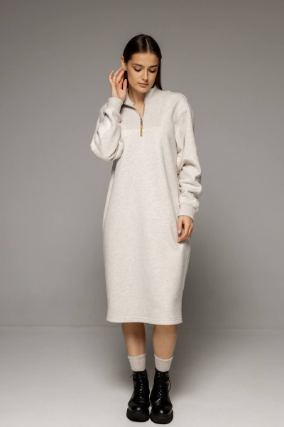 Платье с высоким воротником и металлической молнией из теплого футера Twok 400802 белый меланж - фото 1