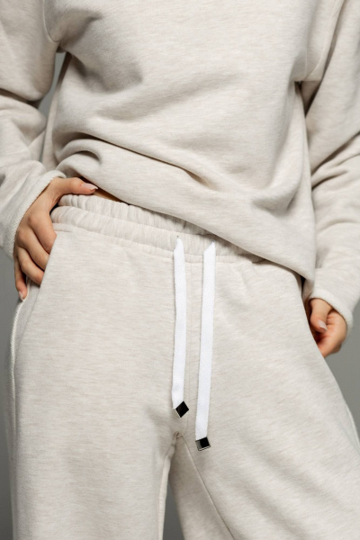 Брюки и лонгслив из мягкого плюшевого футера с лампасами Twok 400804 белый меланж - фото 6