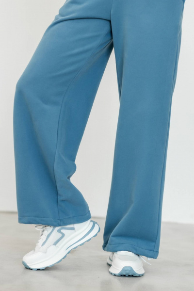 Комплект из футера с велюром: брюки и джемпер для повседневного стиля Twok 400807 деним - фото 4