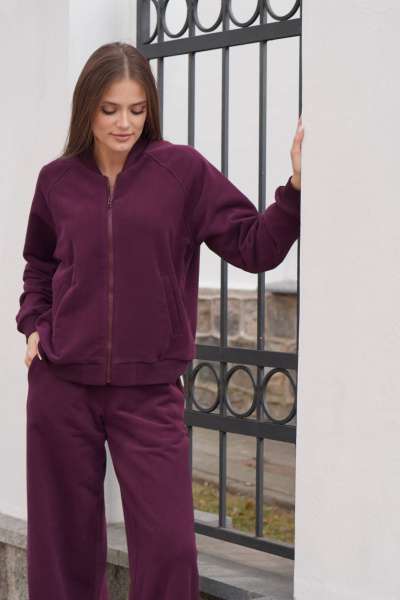 Спортивный костюм из футера с велюровым напылением в фиолетовом цвете Twok 400808 бургунди - фото 5