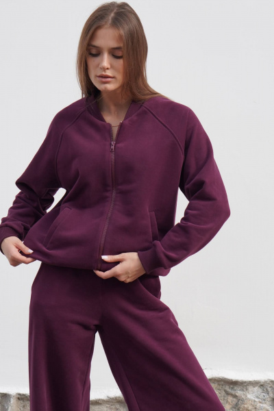 Спортивный костюм из футера с велюровым напылением в фиолетовом цвете Twok 400808 бургунди - фото 3