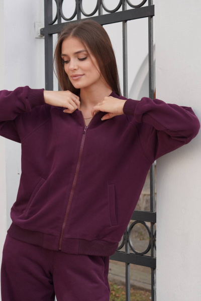 Спортивный костюм из футера с велюровым напылением в фиолетовом цвете Twok 400808 бургунди - фото 2