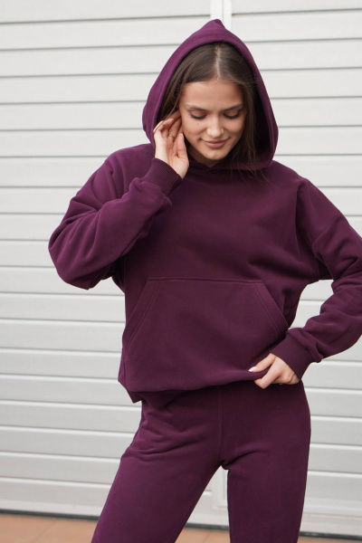 Фиолетовый костюм из футера с велюром: свитшот и брюки на манжете Twok 400818 бургунди - фото 6