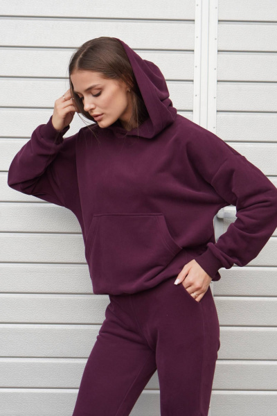 Фиолетовый костюм из футера с велюром: свитшот и брюки на манжете Twok 400818 бургунди - фото 4