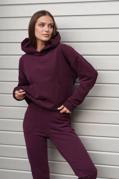 Фиолетовый костюм из футера с велюром: свитшот и брюки на манжете Twok 400818 бургунди - фото 3