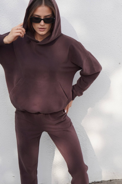 Коричневый костюм из футера с велюром, свитшот и брюки на манжете Twok 400819 шоколад - фото 4