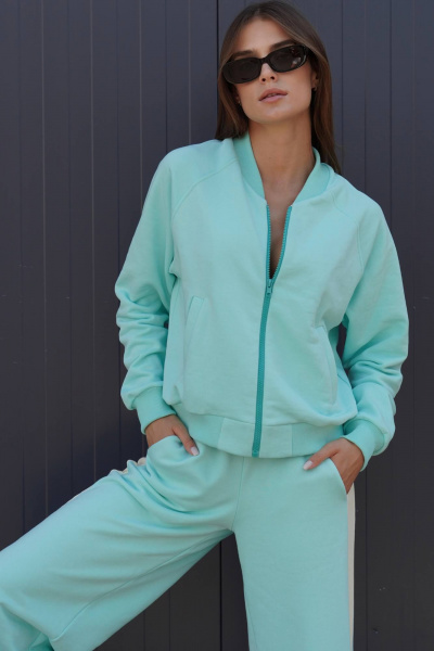 Костюм из футера колорблок с лампасами и брюками палаццо Twok 500802 тиффани/ванильный - фото 2