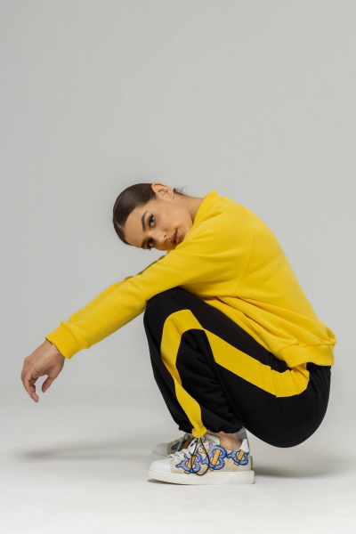 Двухцветный костюм из футера с бомбером и брюками палаццо Twok 500803 желтый/черный - фото 6