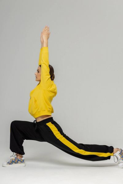 Двухцветный костюм из футера с бомбером и брюками палаццо Twok 500803 желтый/черный - фото 5