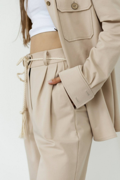 Бежевый костюм с рубашкой и брюками со складками Twok 500807 бежевый - фото 8