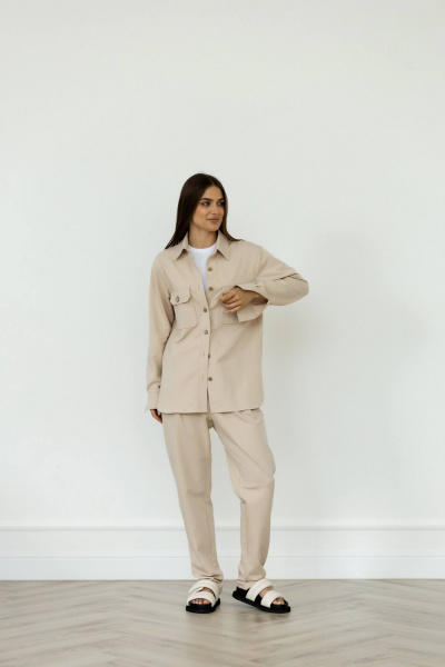 Бежевый костюм с рубашкой и брюками со складками Twok 500807 бежевый - фото 1