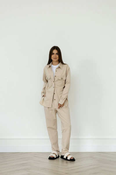 Бежевый костюм с рубашкой и брюками со складками Twok 500807 бежевый - фото 3