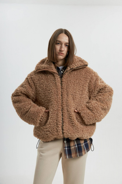 Бежевый бомбер с высоким воротником из мохнатого трикотажа Twok 880018 бежевый - фото 8