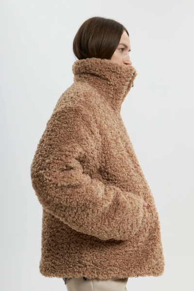 Бежевый бомбер с высоким воротником из мохнатого трикотажа Twok 880018 бежевый - фото 4