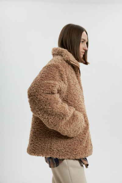 Бежевый бомбер с высоким воротником из мохнатого трикотажа Twok 880018 бежевый - фото 2