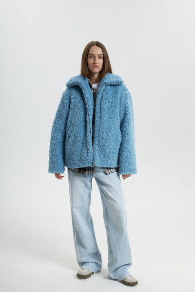 Голубой бомбер с высокой горловиной из мохнатого трикотажа Twok 880019 голубой - фото 2