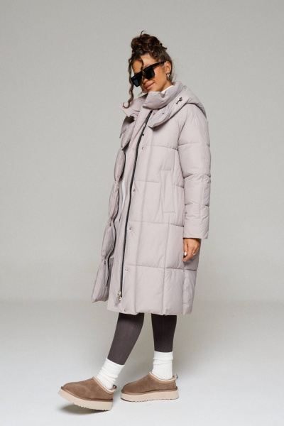 Пальто стеганое прямого силуэта на молнии и кнопках Beautiful&Free 6247 серо-бежевый - фото 9