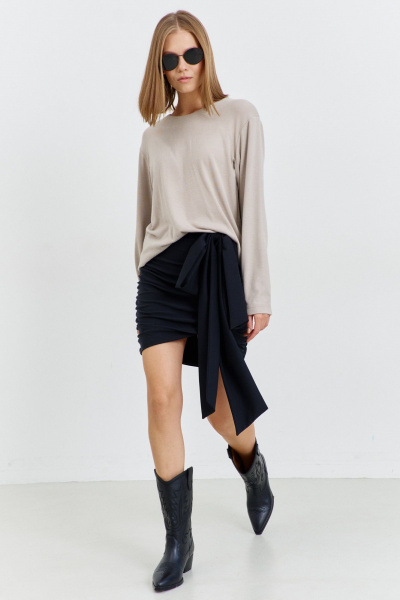 Короткая трикотажная юбка с рельефами и бантом AG Green G531/8 графит - фото 6