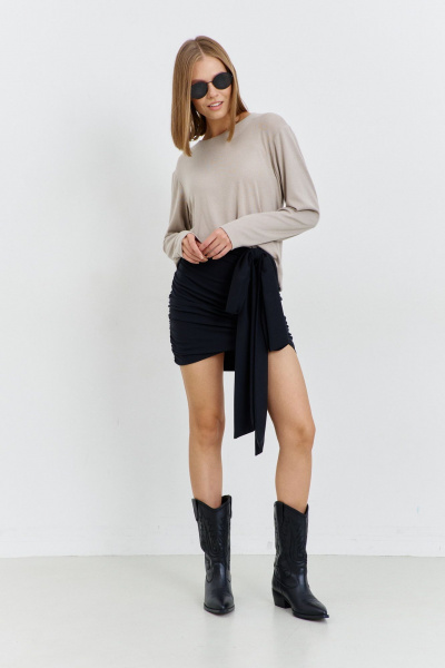 Короткая трикотажная юбка с рельефами и бантом AG Green G531/8 графит - фото 3