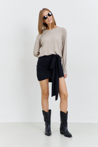 Короткая трикотажная юбка с рельефами и бантом AG Green G531/8 графит - фото 2