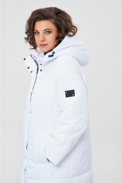 Пальто прямое с капюшоном из плащевой ткани Andina city 7013-24 белый - фото 6