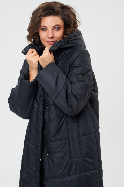Пальто прямое с капюшоном из плащевой ткани Andina city 7013-24 черный - фото 6