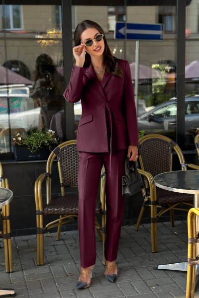 Костюм фиолетовый с жакетом и брюками зауженными к низу Temper 154 винный - фото 5
