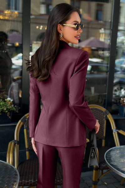 Костюм фиолетовый с жакетом и брюками зауженными к низу Temper 154 винный - фото 2