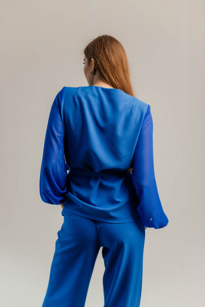 Брючный костюм из шифона и текстиля для торжеств Стильная леди М-1089 василек - фото 12