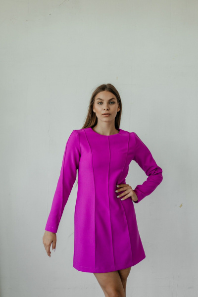 Мини платье из текстиля с отделкой и длинным рукавом Стильная леди М-042 фуксия - фото 1