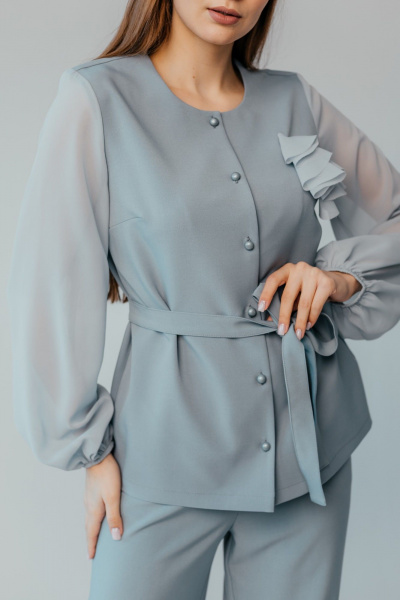 Брючный костюм из текстиля и шифона для торжеств Стильная леди М-1089 серый - фото 11