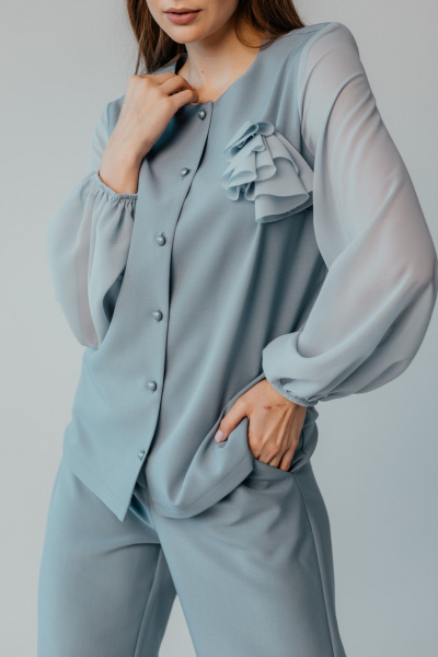 Брючный костюм из текстиля и шифона для торжеств Стильная леди М-1089 серый - фото 3