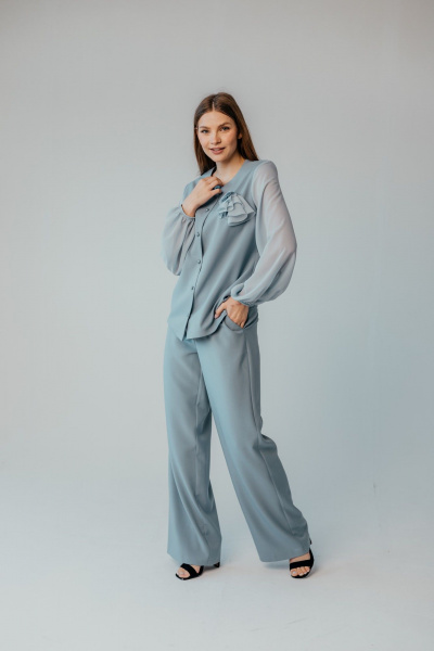 Брючный костюм из текстиля и шифона для торжеств Стильная леди М-1089 серый - фото 5