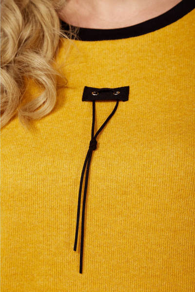 Трикотажный женский джемпер свободного кроя с декоративными элементами Jurimex 3233 горчица - фото 4