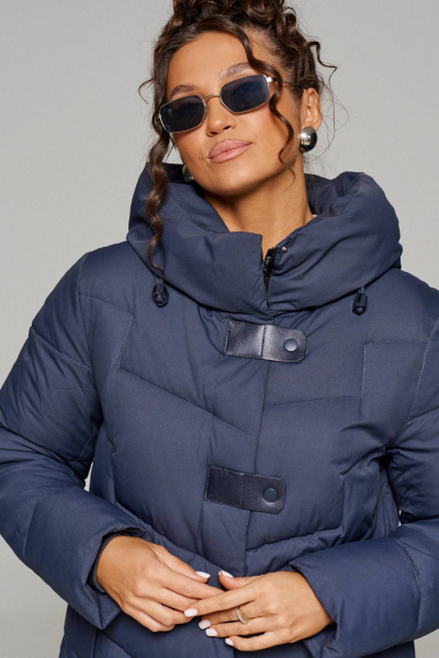 Зимнее стёганое пальто прямого силуэта из плащёвой ткани Beautiful&Free 6244 глубокий_синий - фото 4
