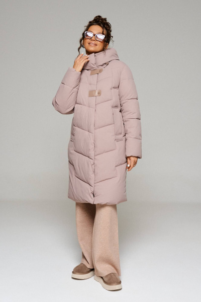 Зимнее стёганое пальто из плащёвой ткани с капюшоном Beautiful&Free 6244 капучино - фото 1