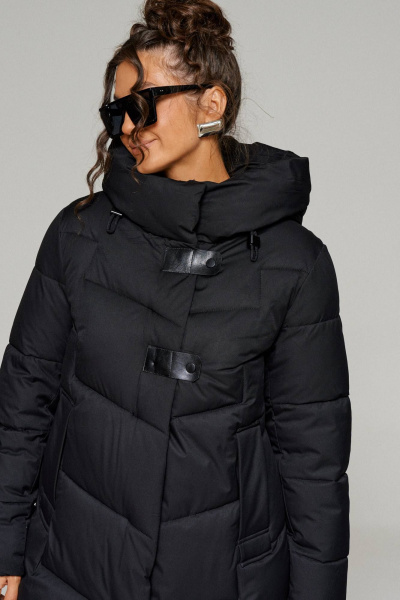 Зимнее пальто из плащёвой ткани с капюшоном и карманами Beautiful&Free 6244 черный - фото 6