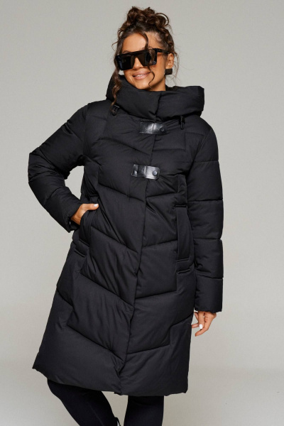 Зимнее пальто из плащёвой ткани с капюшоном и карманами Beautiful&Free 6244 черный - фото 3