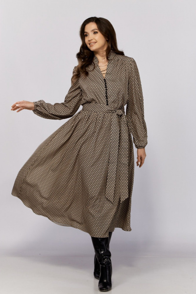 Платье из струящейся ткани с резинкой и декоративной застежкой MALI 424-050 бежевый - фото 7